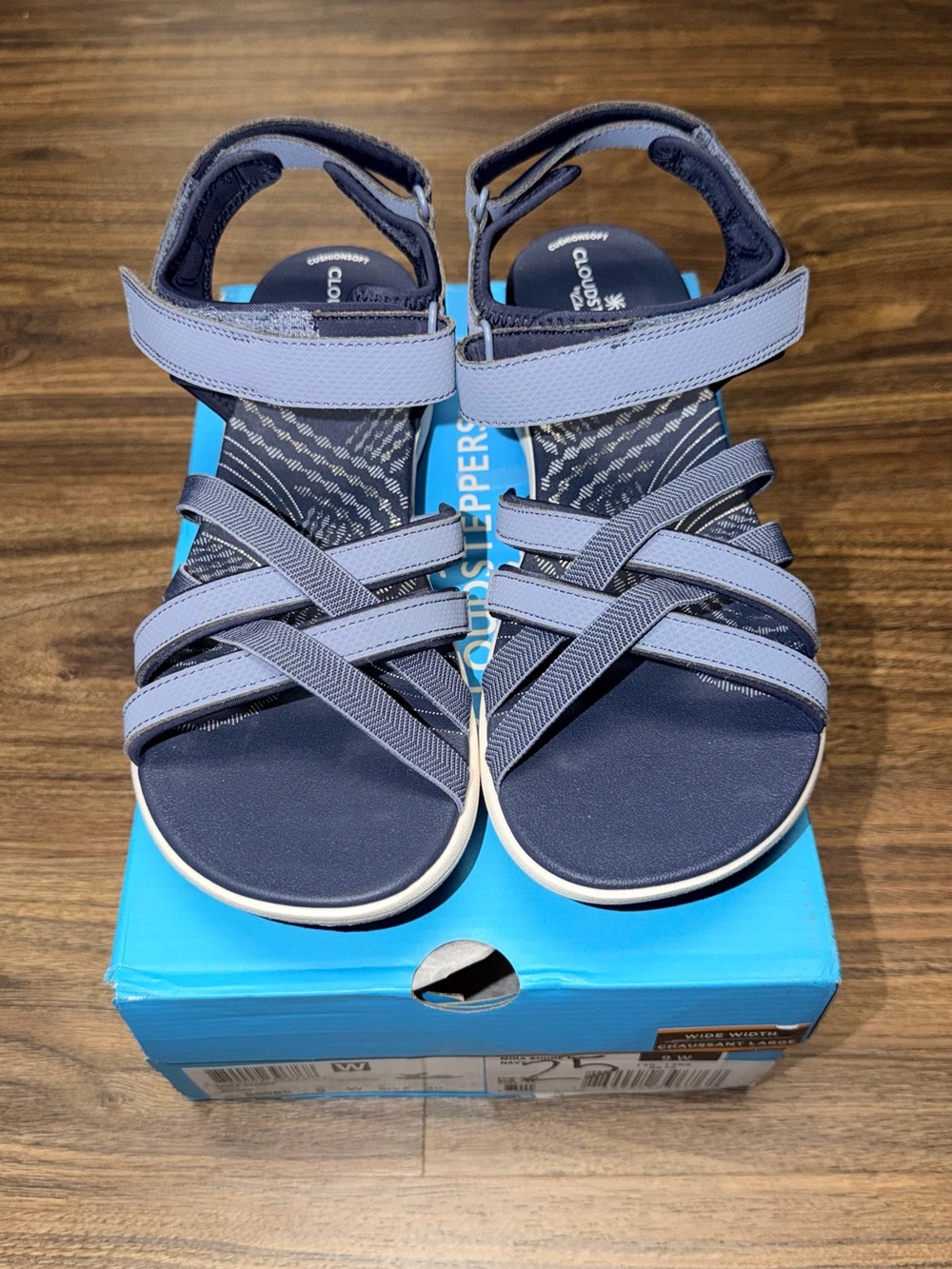 Cloudsteppers by Clarks Navy and Light Gray Strappy Sandals/Size 9W